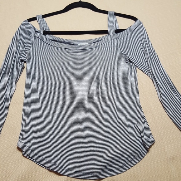 Chelsea Sky Cold Shoulder Top - Picture 2 of 5
